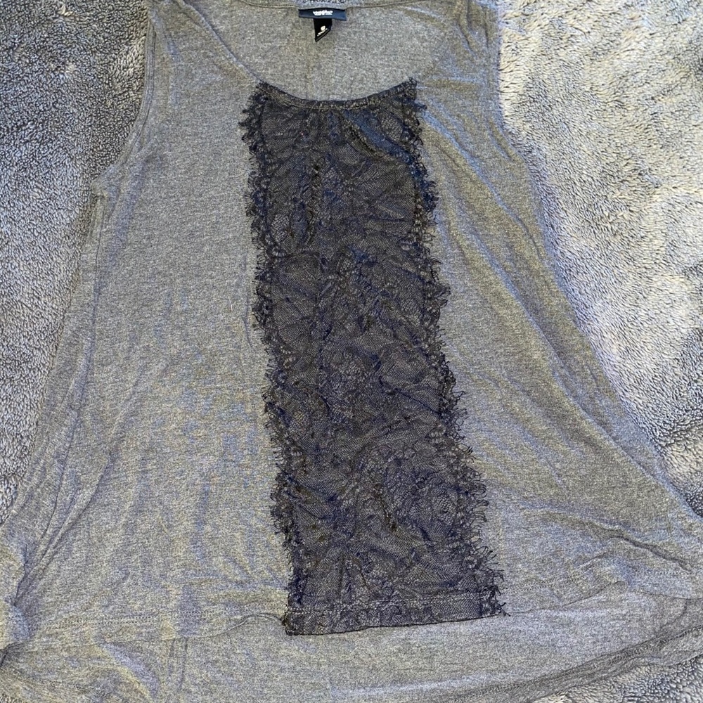 grey tank top